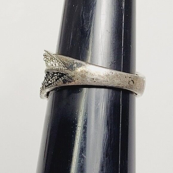 #101  Sterling & Marcasite Black and White Ring 2 leaves sitting opposite 8 - Picture 3 of 12